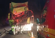 Colisão entre dois caminhões é registrada na BR-470 em Brunópolis Colisão entre dois caminhões é registrada na BR-470 em Brunópolis