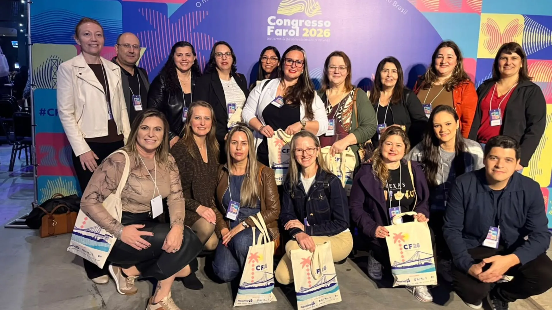 Educação de Videira leva 17 profissionais a congresso sobre autismo e desenvolvimento infantil