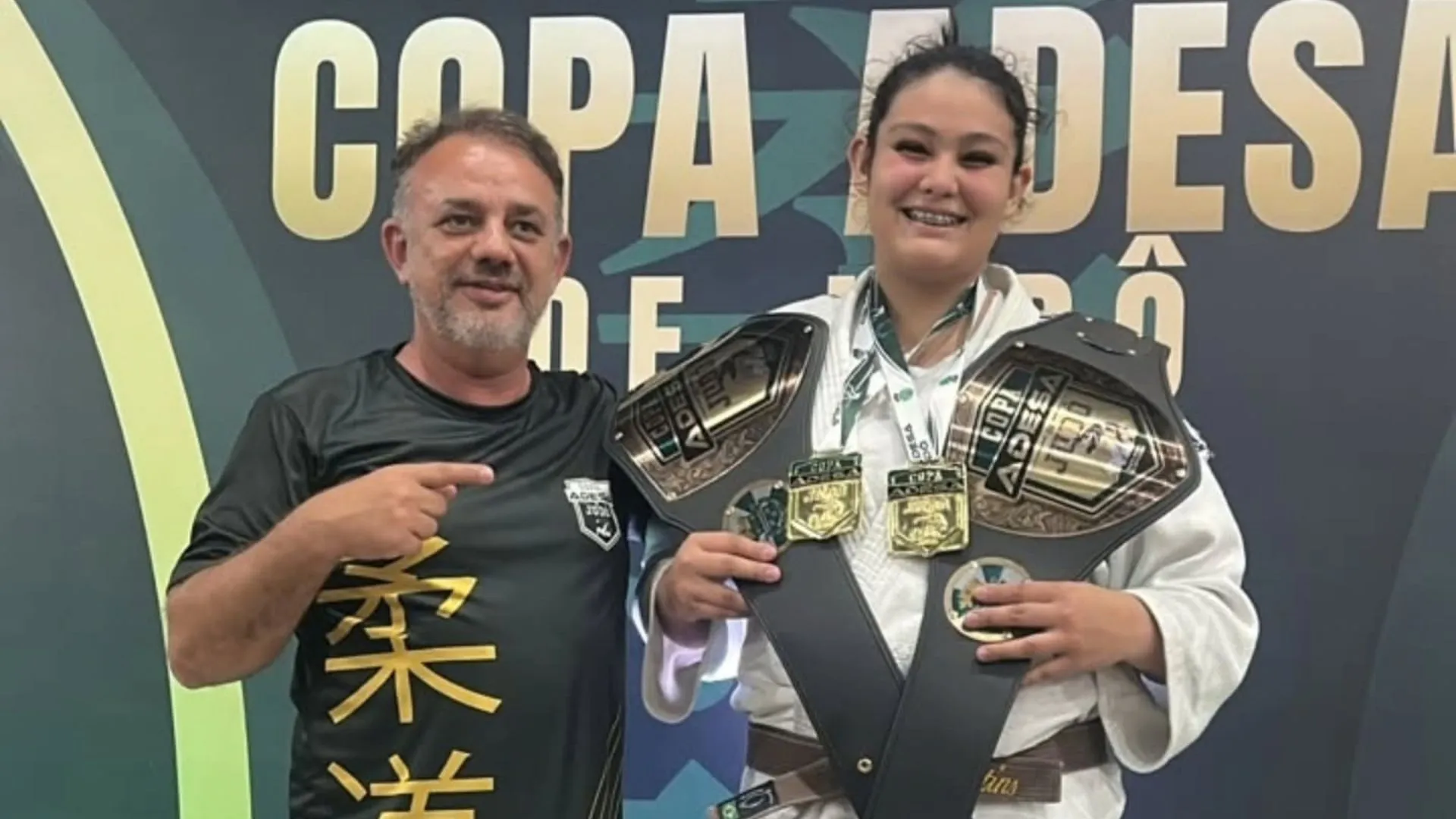 Judocas da AVJ conquistam dois cinturões e medalhas em competições