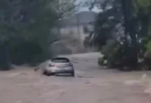 Enxurrada arrasta veículo e deixa uma pessoa morta no RS Enxurrada arrasta veículo e deixa uma pessoa morta no RS