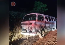 Kombi é destruída por incêndio no interior de Tangará Kombi é destruída por incêndio no interior de Tangará