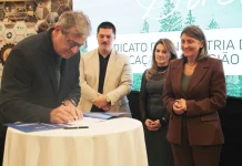 Alexandre Busato assume presidência do Sindicato da Madeira de Caçador Alexandre Busato assume presidência do Sindicato da Madeira de Caçador