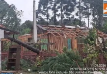 Tornado é confirmado após destruição em Três Barras Tornado é confirmado após destruição em Três Barras