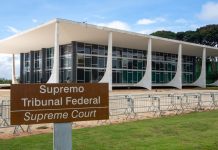 Homem é preso após tentar invadir a sede do STF Homem é preso após tentar invadir a sede do STF