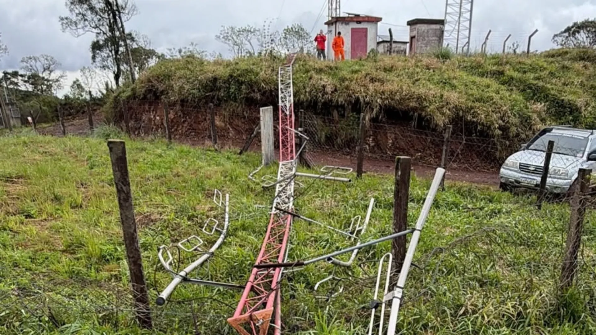 Ventos fortes bloqueiam acessos no interior de Caçador