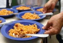 Denúncia de furto de merenda escolar leva Polícia Militar a escola em SC Funcionárias são detidas por furto de merenda em Lages
