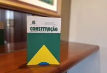Constituição Federal completa 38 anos e especialistas alertam para riscos de mudanças sem amplo debate Constituição Federal completa 38 anos e especialistas alertam para riscos de mudanças sem amplo debate
