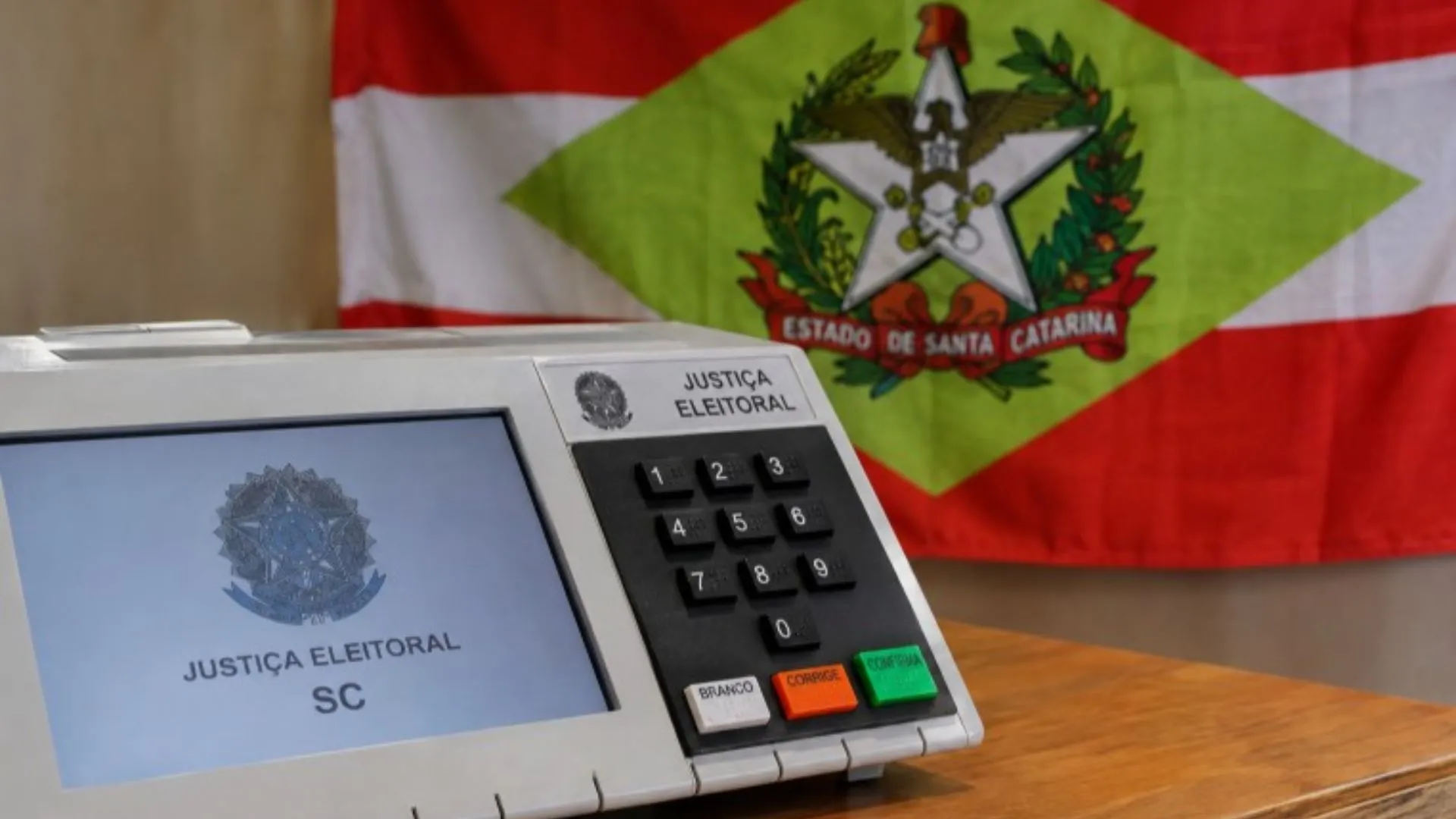 Santa Catarina elege 16 deputados federais para a legislatura de 2027