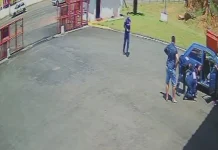 Menina de 2 anos é salva por bombeiros após engasgar com pirulito em Curitibanos Menina de 2 anos é salva por bombeiros após engasgar com pirulito em Curitibanos