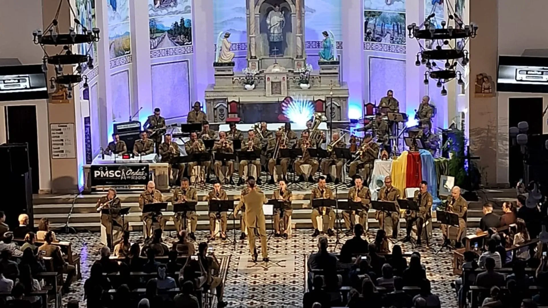 Banda da PM celebra 191 anos da corporação com espetáculo em Iomerê