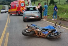 Colisão traseira entre carro e moto deixa jovem ferido em Monte Carlo Colisão traseira entre carro e moto deixa jovem ferido em Monte Carlo