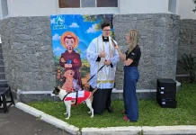 Moradores levam pets para tradicional bênção na Catedral de Caçador Moradores levam pets para tradicional bênção na Catedral de Caçador