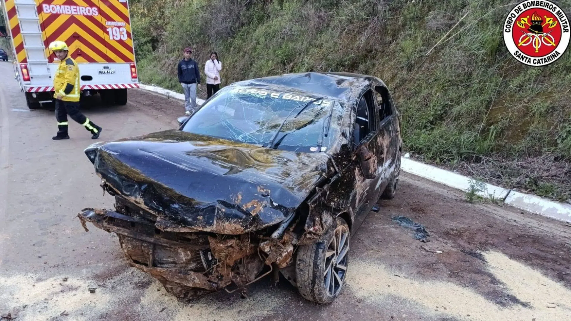Mulher fica ferida após capotamento entre Lebon Régis e Curitibanos
