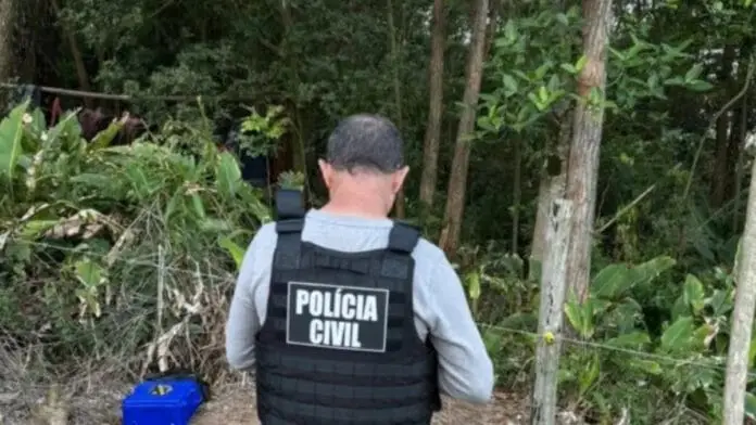 Homens foram encontrados já sem vida em área de mata em Sangão (Foto: PMSC, Divulgação)