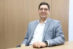 Com trajetória profissional no mercado, Nathan Neumann assume a Secom SC