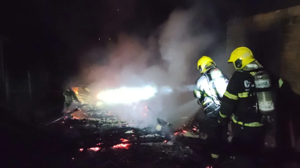 Incêndio destrói casa em Fraiburgo e moradora fica ferida