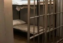 Homem é condenado a 21 anos por matar companheiro de cela no Meio-Oeste Homem é condenado a 21 anos por matar companheiro de cela com ‘mata-leão’ em SC
