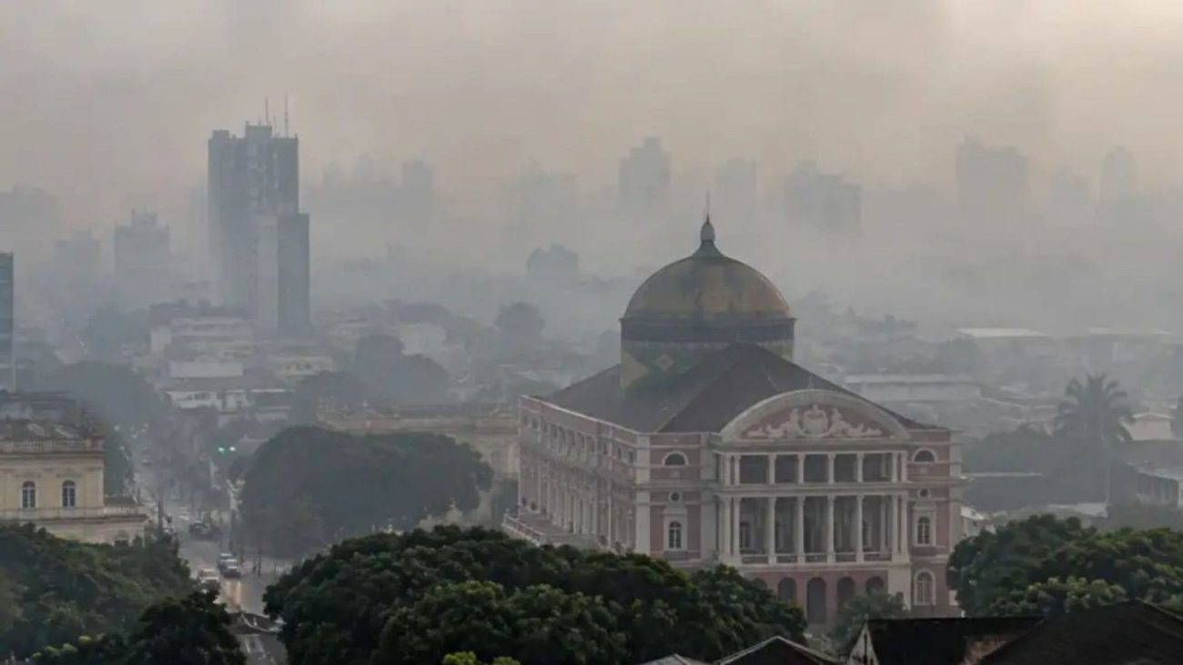 Queimadas no Amazonas cobrem Manaus de fumaça, suspendem aulas, lotam hospitais e levam 11 suspeitos à prisão