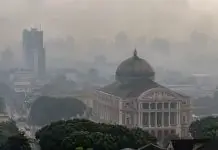 Manaus enfrenta fumaça intensa em meio a incêndios florestais Queimadas cobrem Manaus de fumaça, suspendem aulas, lotam hospitais e levam 11 suspeitos à prisão