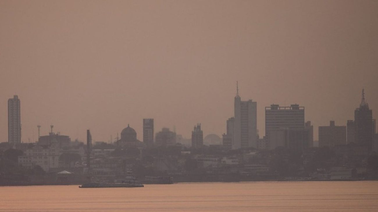 Queimadas no Amazonas cobrem Manaus de fumaça, suspendem aulas, lotam hospitais e levam 11 suspeitos à prisão