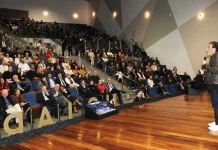 Rogério Chér destaca o poder da liderança e do engajamento na abertura do SEAD Rogério Chér destaca o poder da liderança e do engajamento na abertura do SEAD